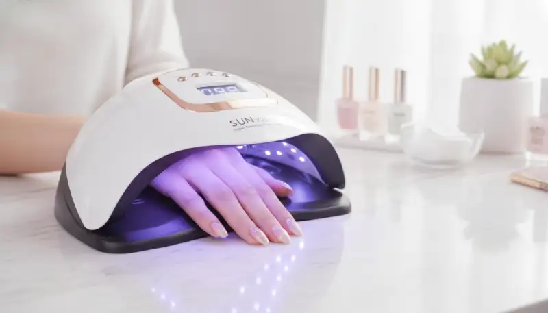 Clevere Helfer: Multifunktions UV/LED-Tischlampen